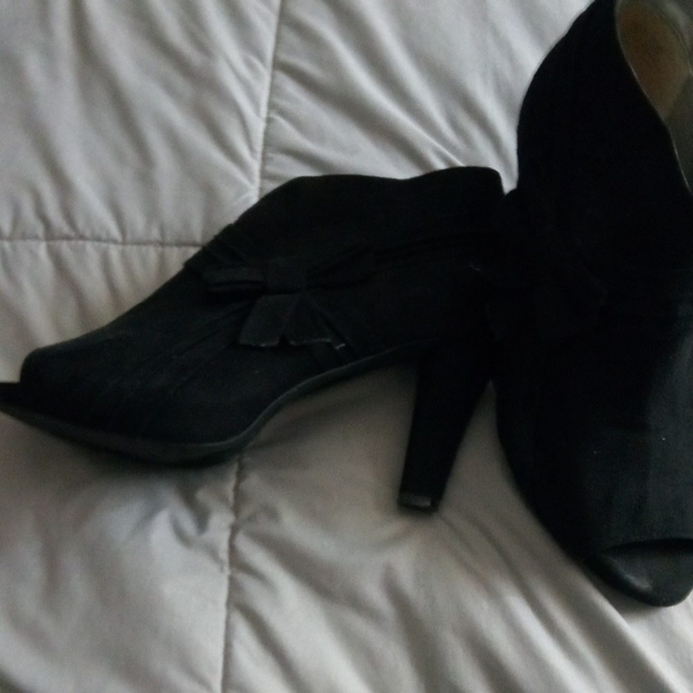Black open toes heels
